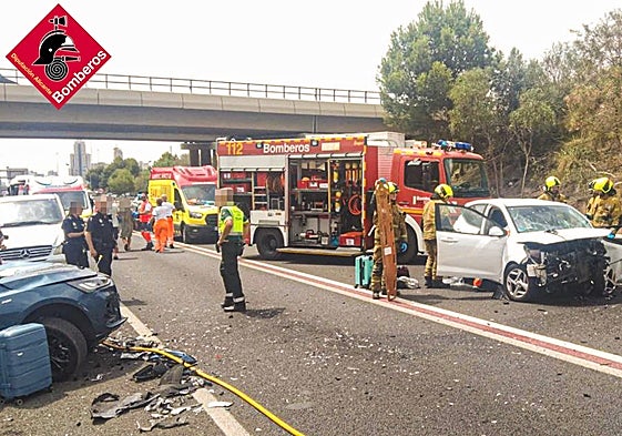 Imagen del estado de los dos coches siniestrados en Benidorm
