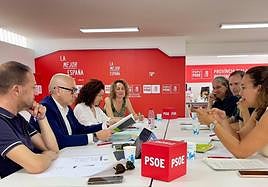 Reunión de los candidatos socialistas con la Coordinadora de ONG's.