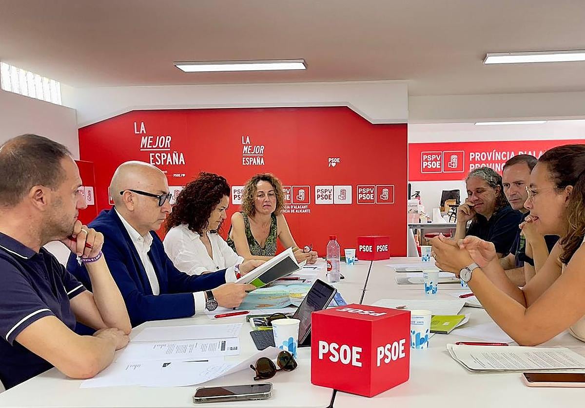 Reunión de los candidatos socialistas con la Coordinadora de ONG's.