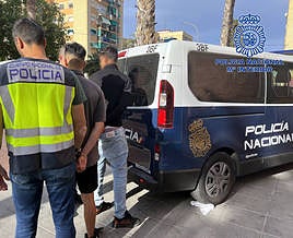 Momento de la detención a cargo de la Policía Nacional.