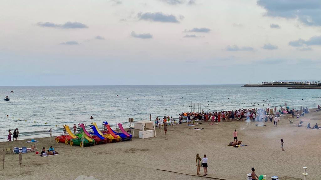 La procesión marinera acompaña a la Virgen del Carmen