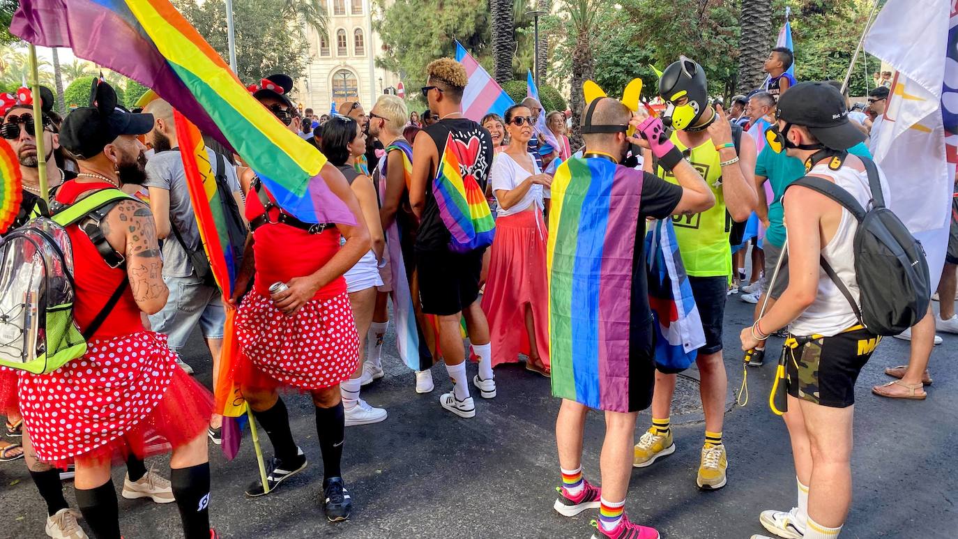 Multitudinario Orgullo LGTBIQ+ en Alicante