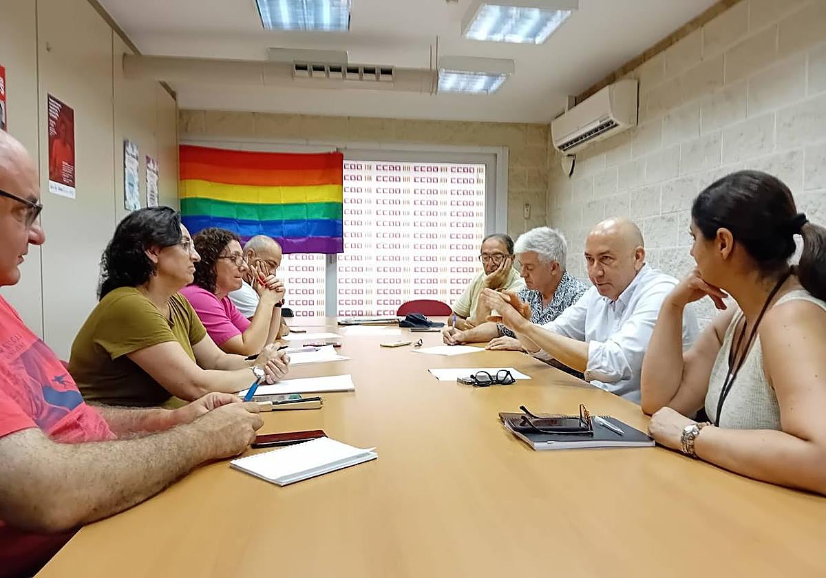 Los candidatos socialistas, en la mesa con la dirección de CC OO.