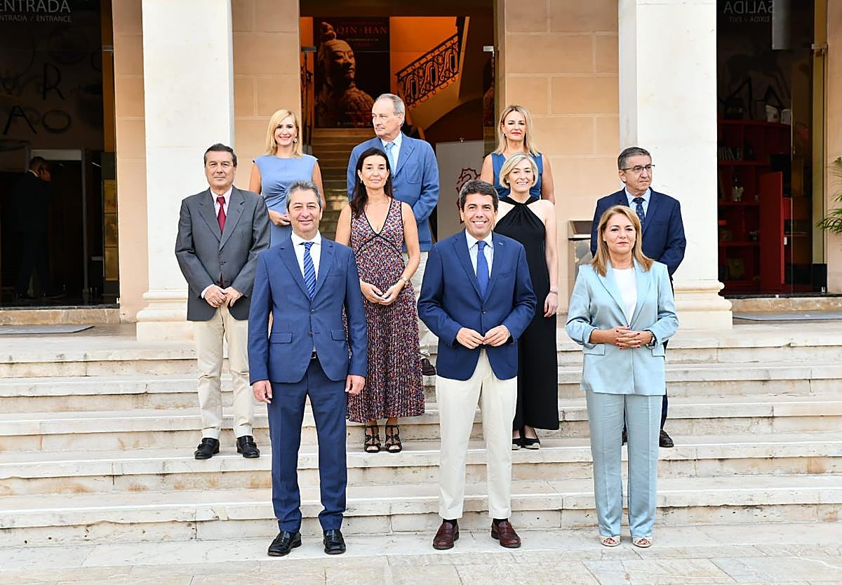 Los miembros del Consell posan en su primer pleno.