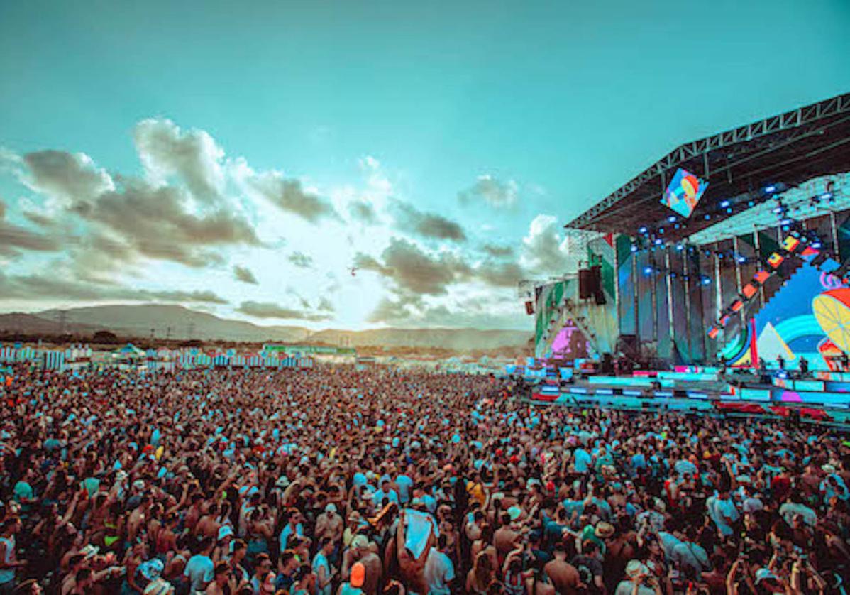 Foto de archivo del escenario del Reggaetón Beach Festival.