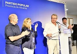 Toni Pérez, los diputados nacionales y Luis Barcala tras el resultado electoral del 23J.