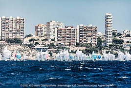 Espectacular empopada con la ciudad de Alicante al fondo.