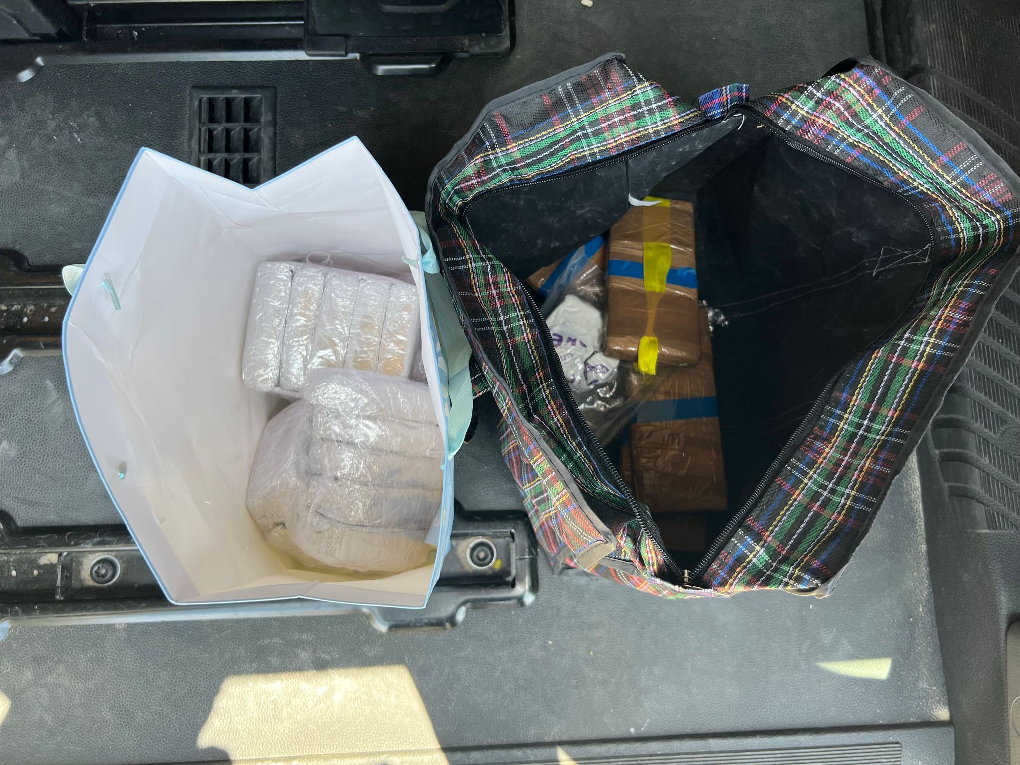 El material que ocultaba en el vehículo.