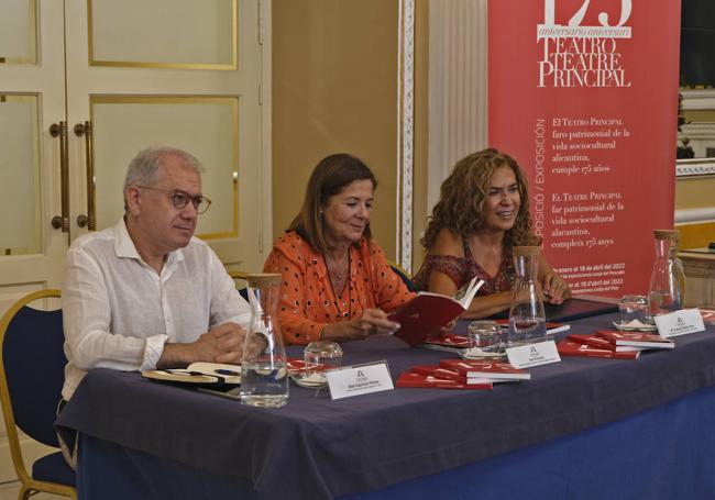 La presentación de la memoria ha tenido lugar en el Hall del Teatro Principal