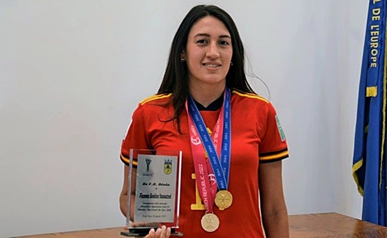 Fiamma Benítez cuando recibió un homenaje en el ayuntamiento de Dénia