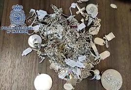 Joyas recuperadas en la operación.