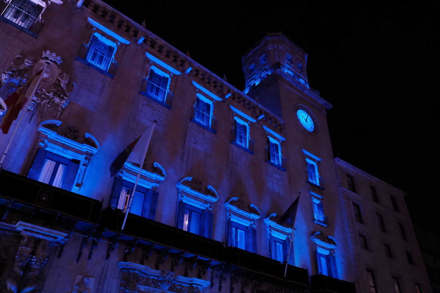La plaza del Ayuntamiento de Alicante estrena iluminación