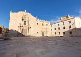 Plaza Luis Foglietti donde se ubica el monasterio de la Santa Faz de Alicante.