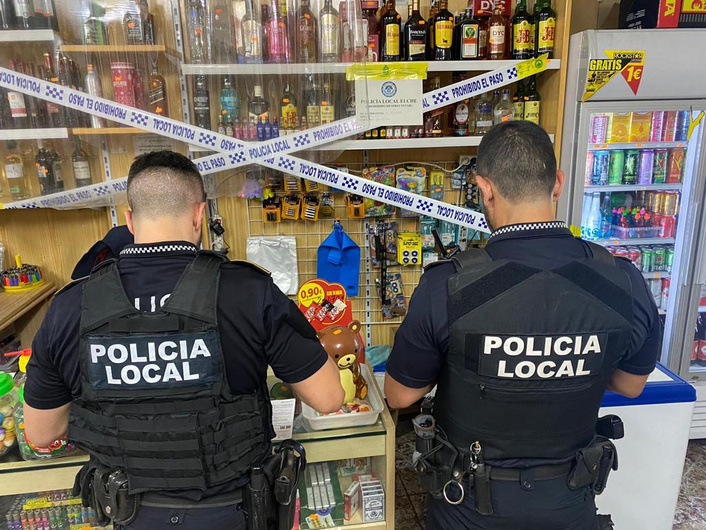 La Policía Local de Elche detiene a dos jóvenes fugadas de un centro de menores de Alicante durante un botellón