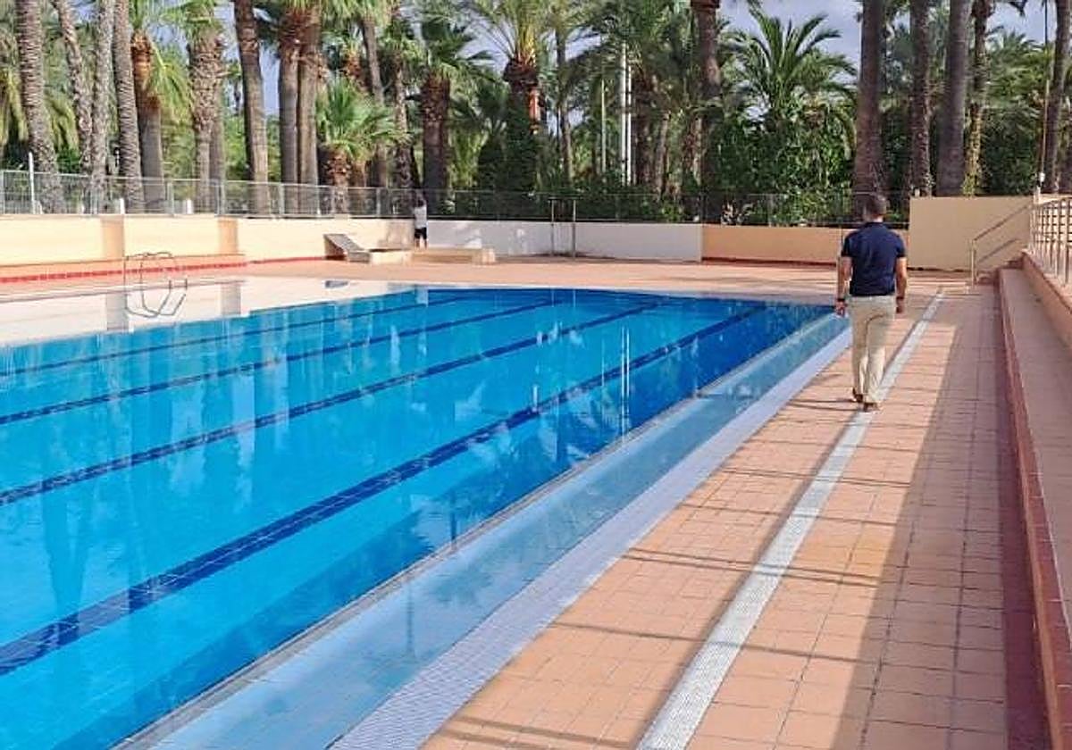 El concejal de Deportes, José Navarro, presente en la instalación del sistema de seguridad