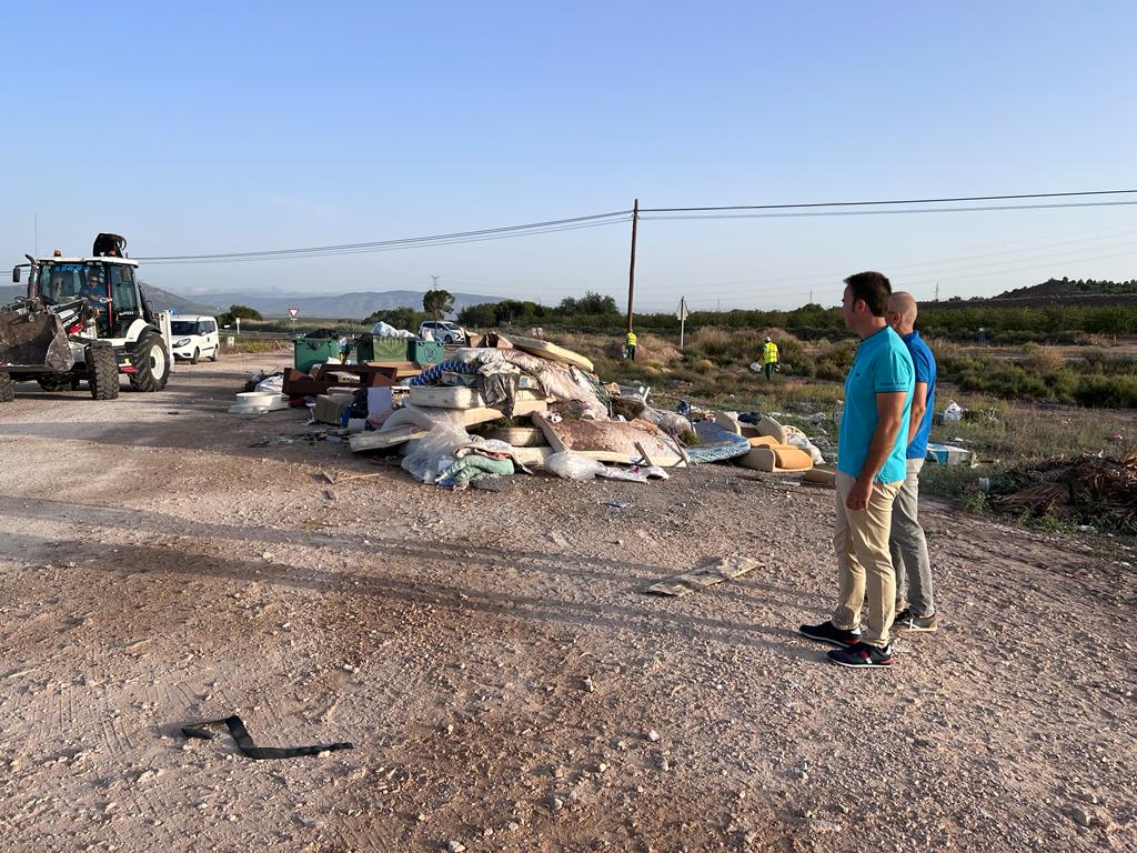 El Ayuntamiento ha acometido la limpieza de una trentena de puntos con vertidos incontrolados.