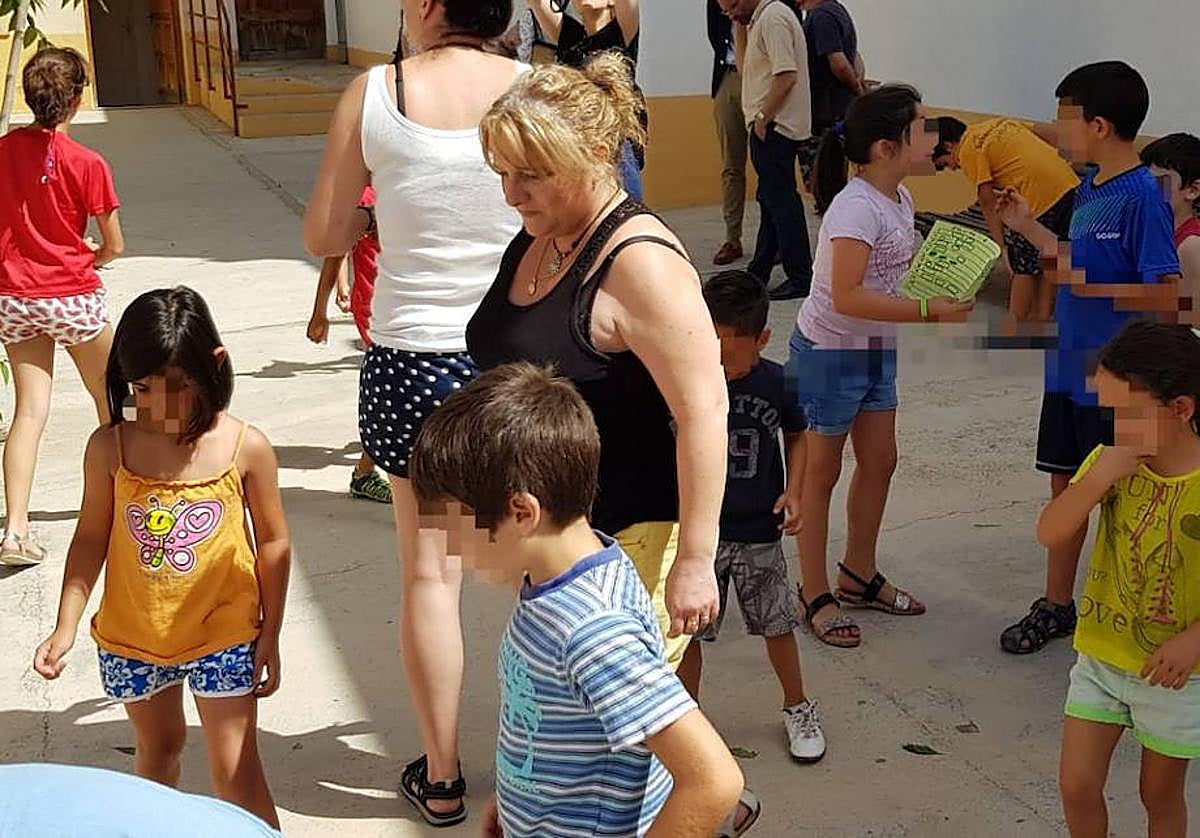 Actividades de uno de los centros de la Escuela de Verano en los Barrios de Elda.