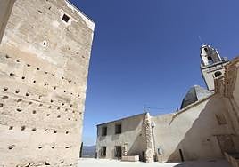 Torre Almohade de Almudaina en la comarca de El Comtat.