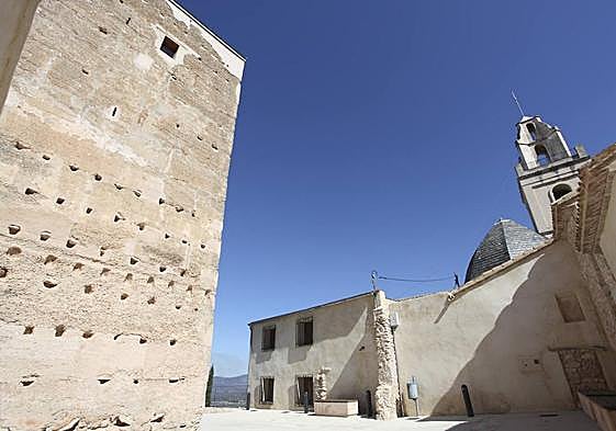 Torre Almohade de Almudaina en la comarca de El Comtat.