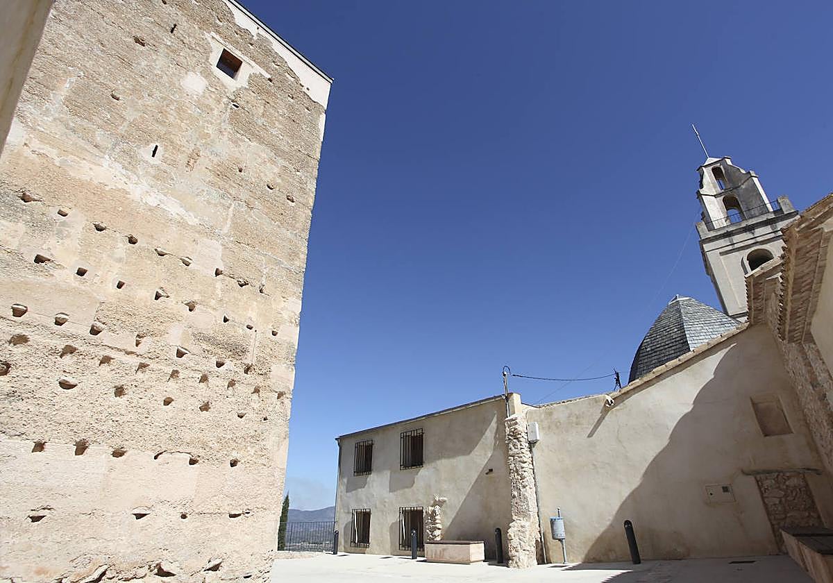 Torre Almohade de Almudaina en la comarca de El Comtat.