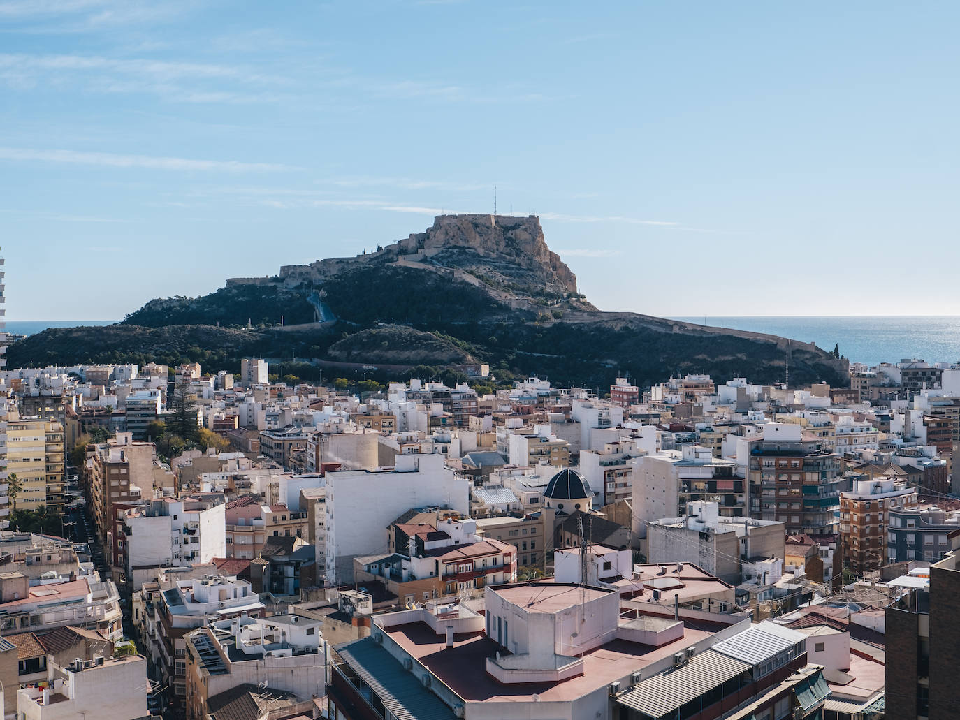 Vista de Alicante desde el monte Tossal.