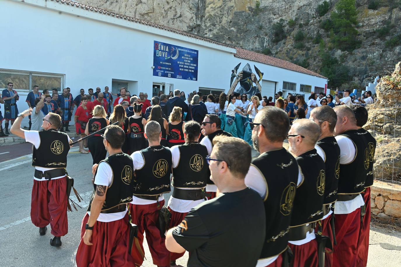 Los Moros y Cristianos protagonizan la Diana Festera de Dénia