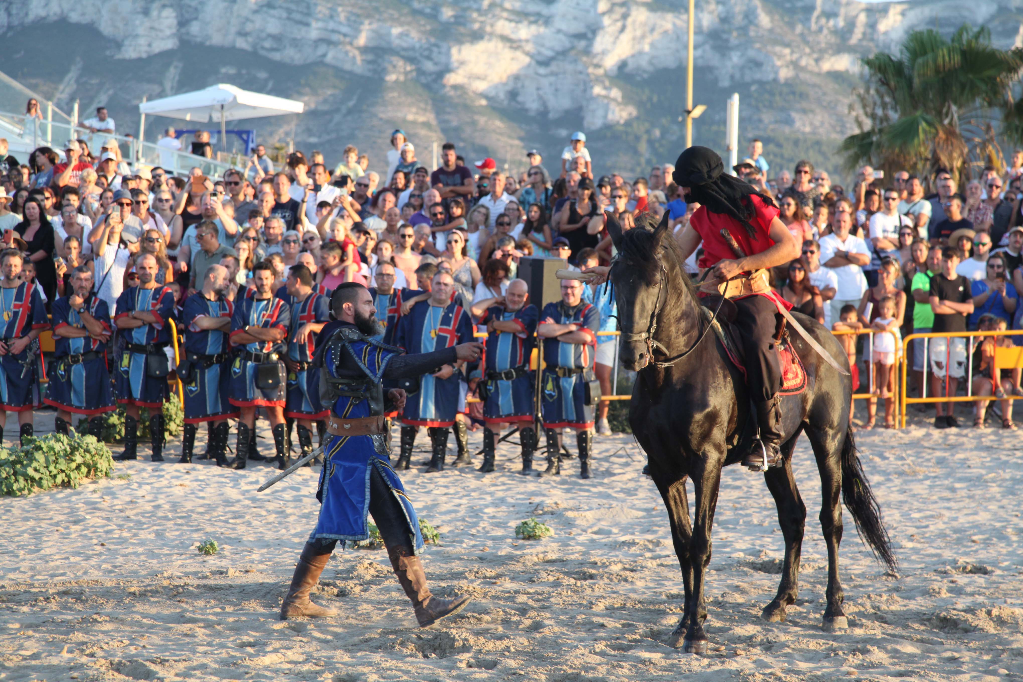Los Moros y Cristianos desembarcan en Dénia