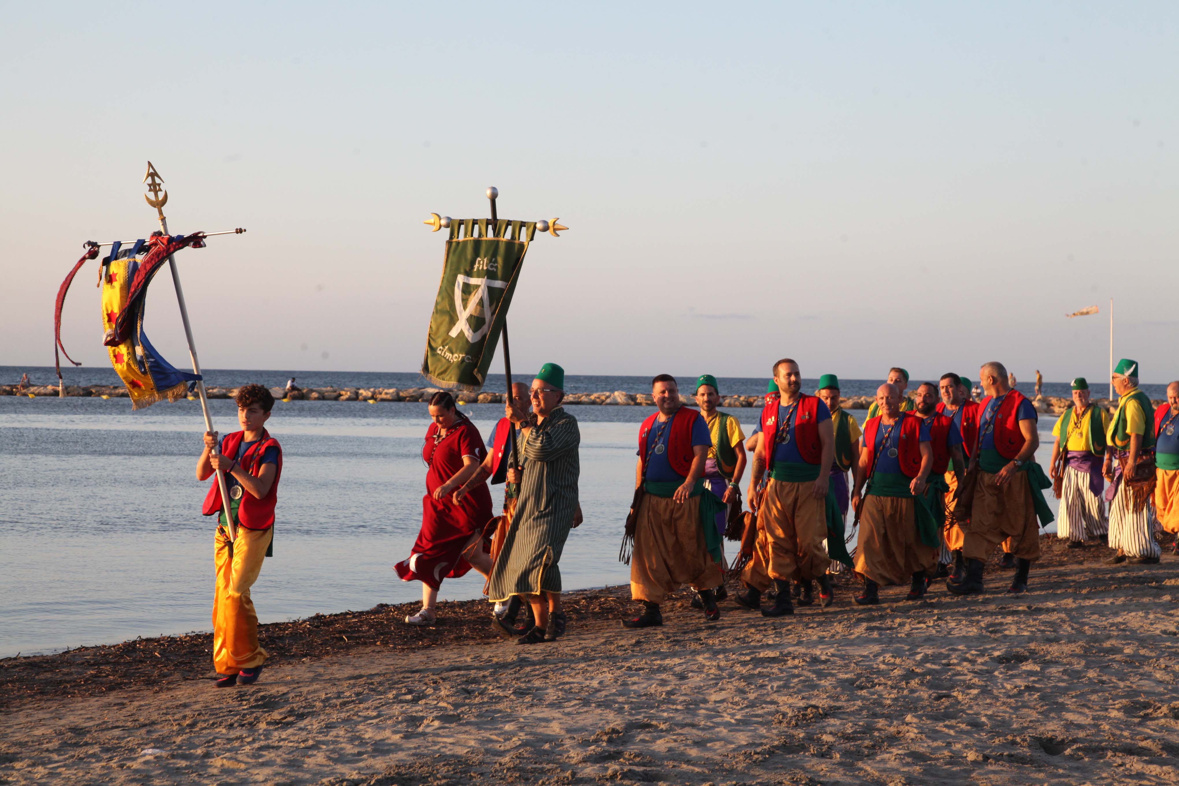 Los Moros y Cristianos desembarcan en Dénia