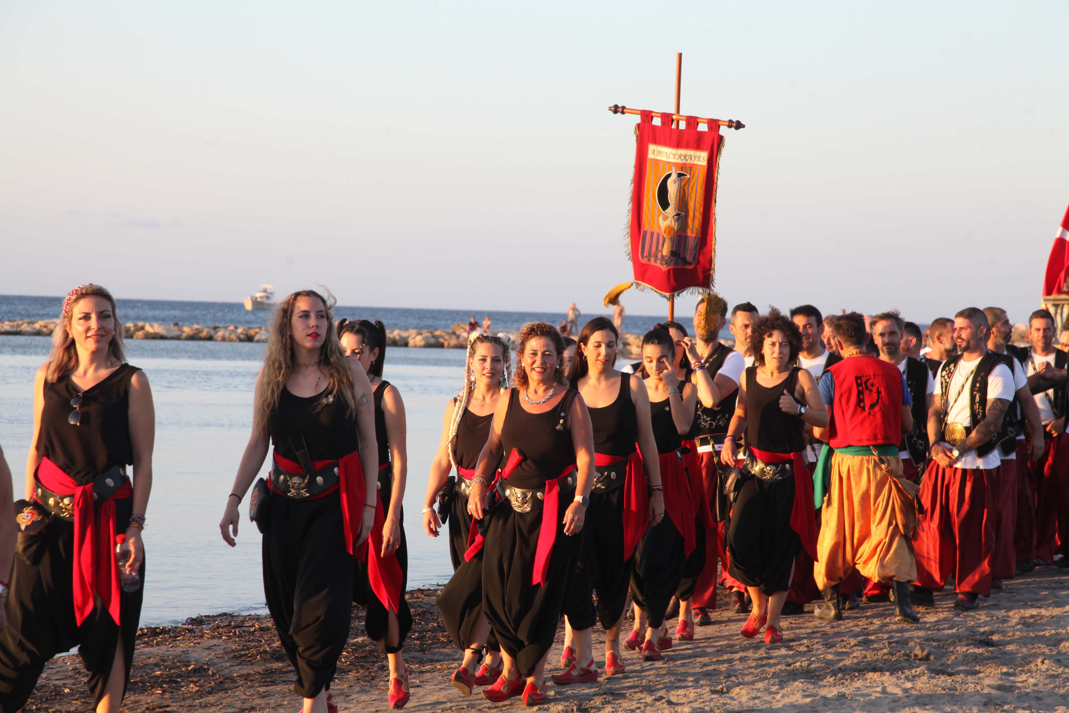 Los Moros y Cristianos desembarcan en Dénia