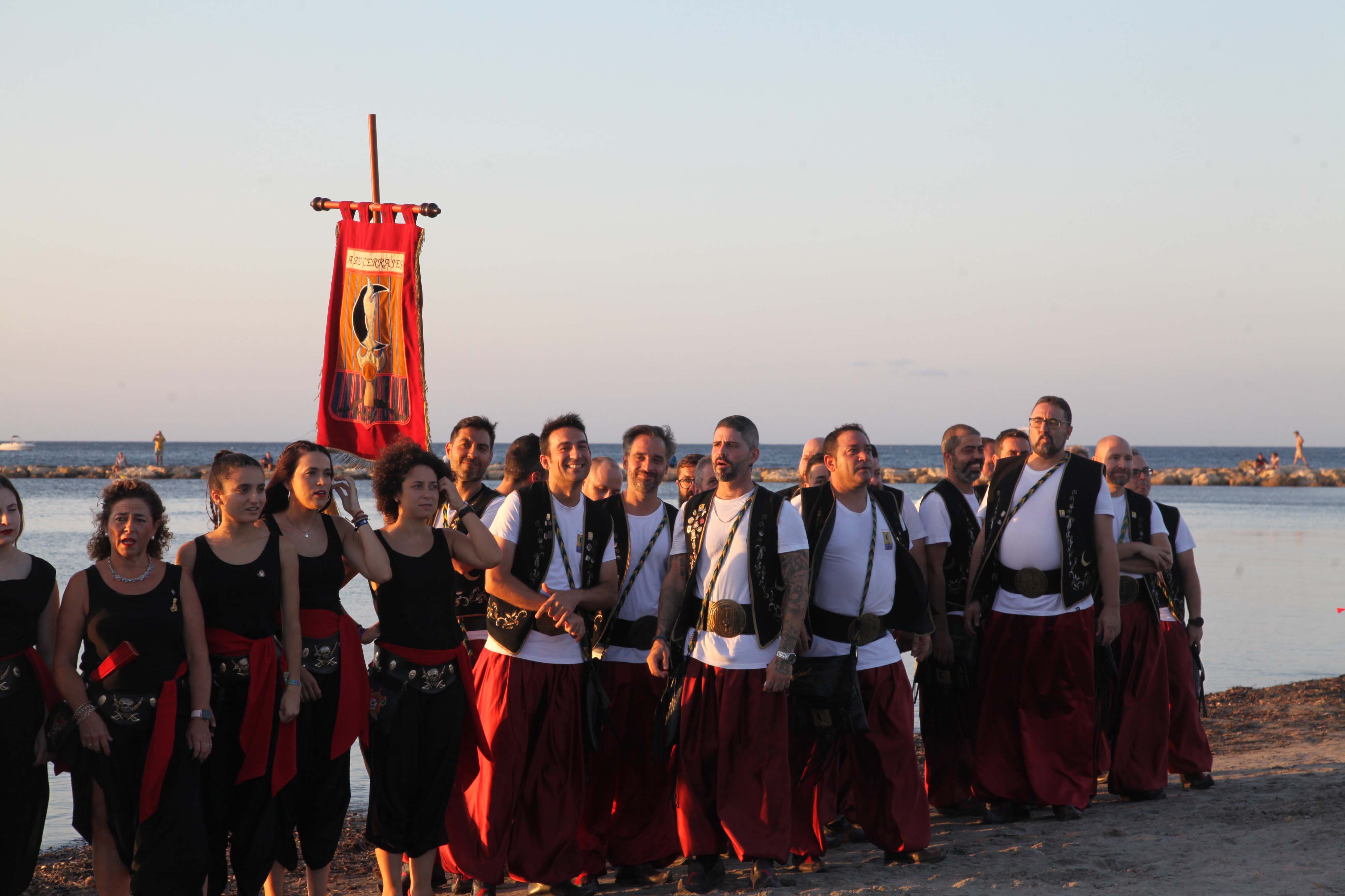 Los Moros y Cristianos desembarcan en Dénia