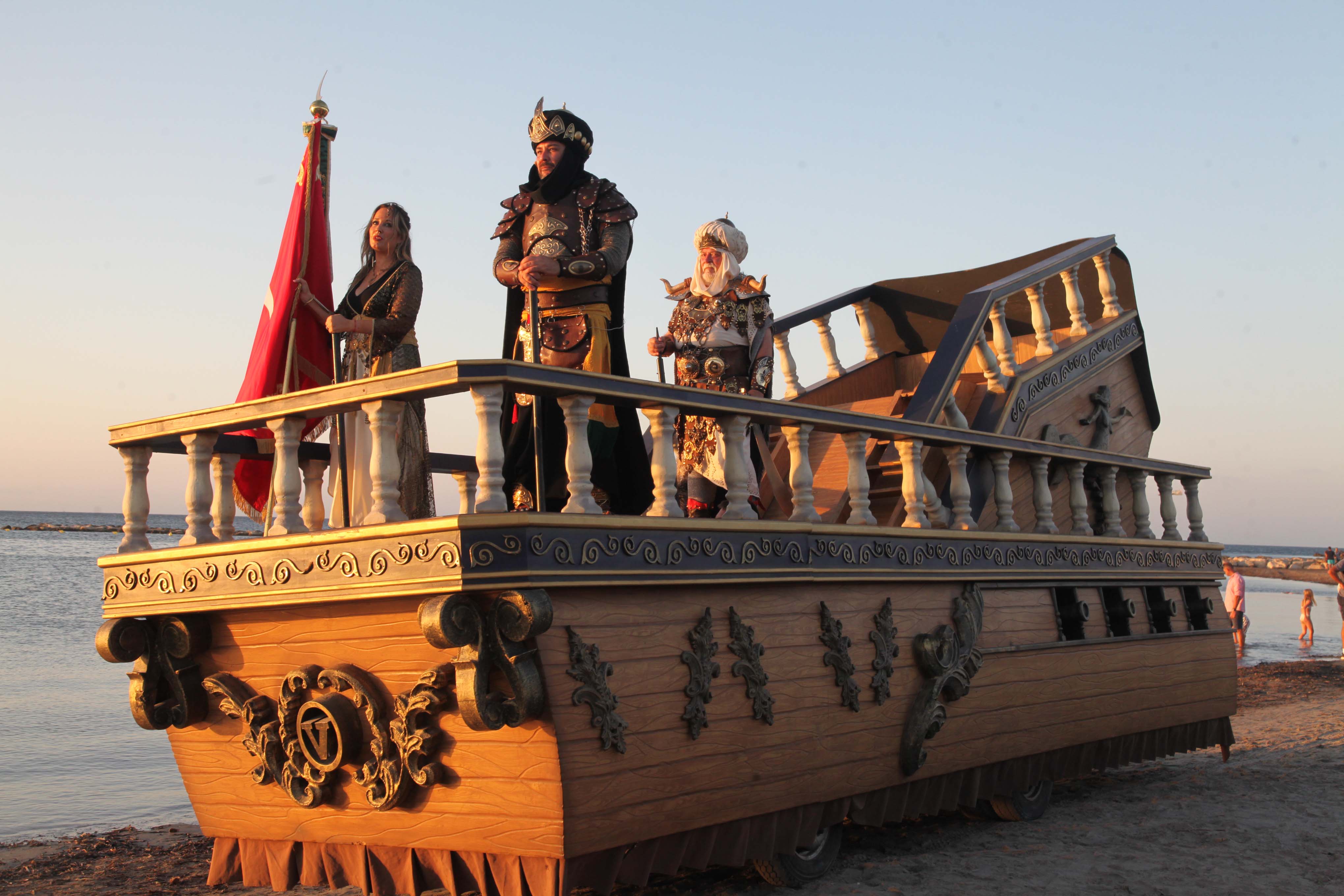 Los Moros y Cristianos desembarcan en Dénia