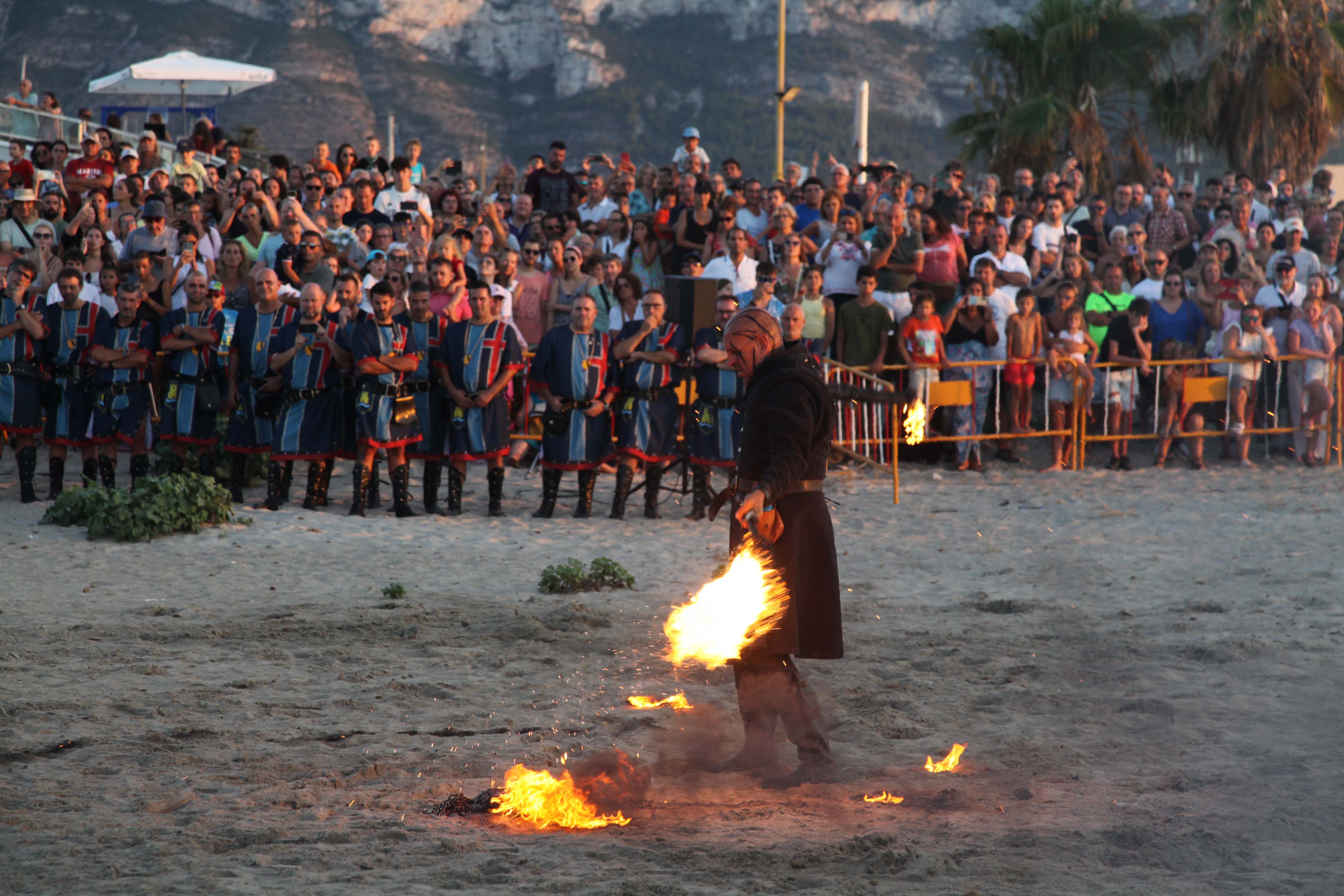 Los Moros y Cristianos desembarcan en Dénia