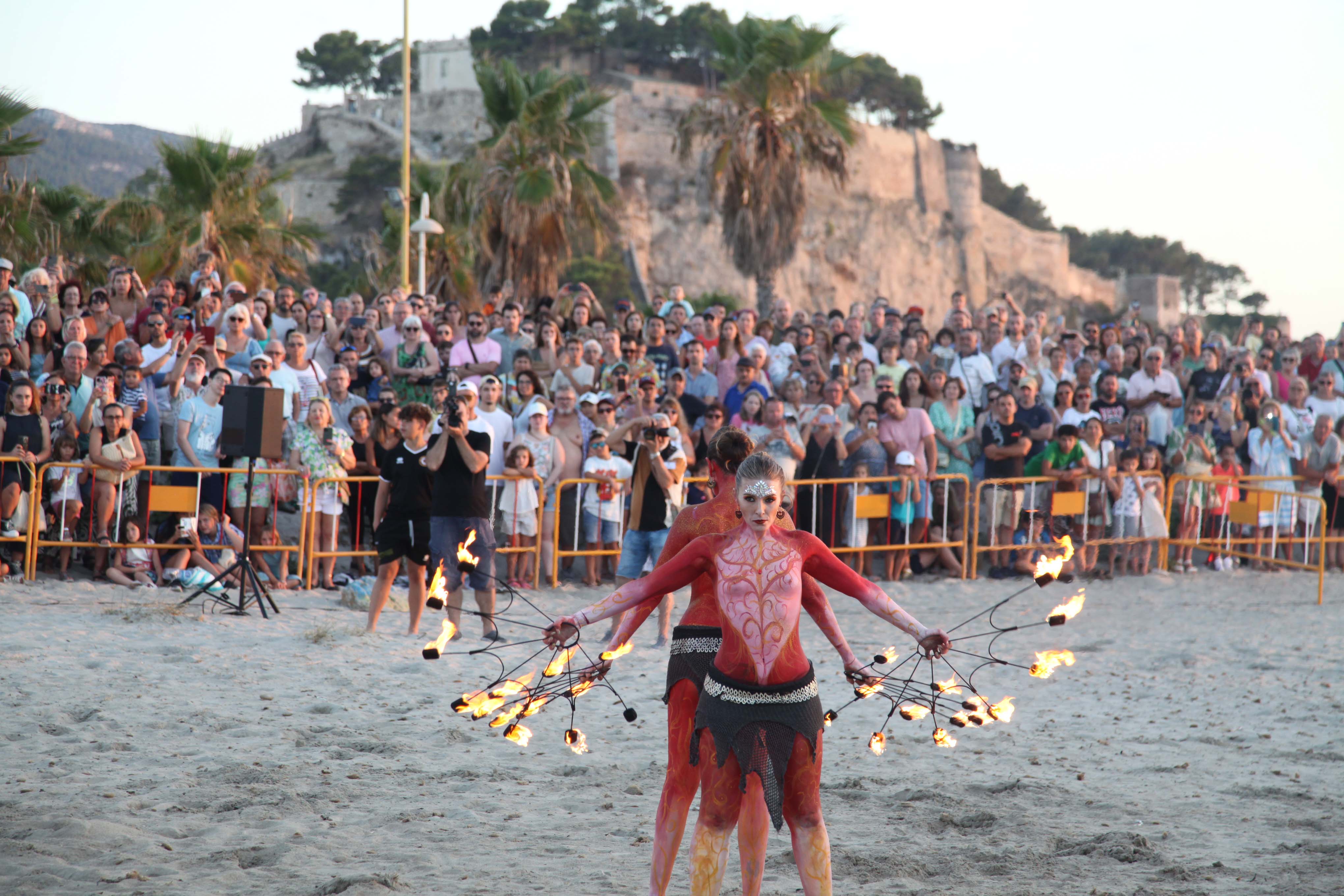 Los Moros y Cristianos desembarcan en Dénia