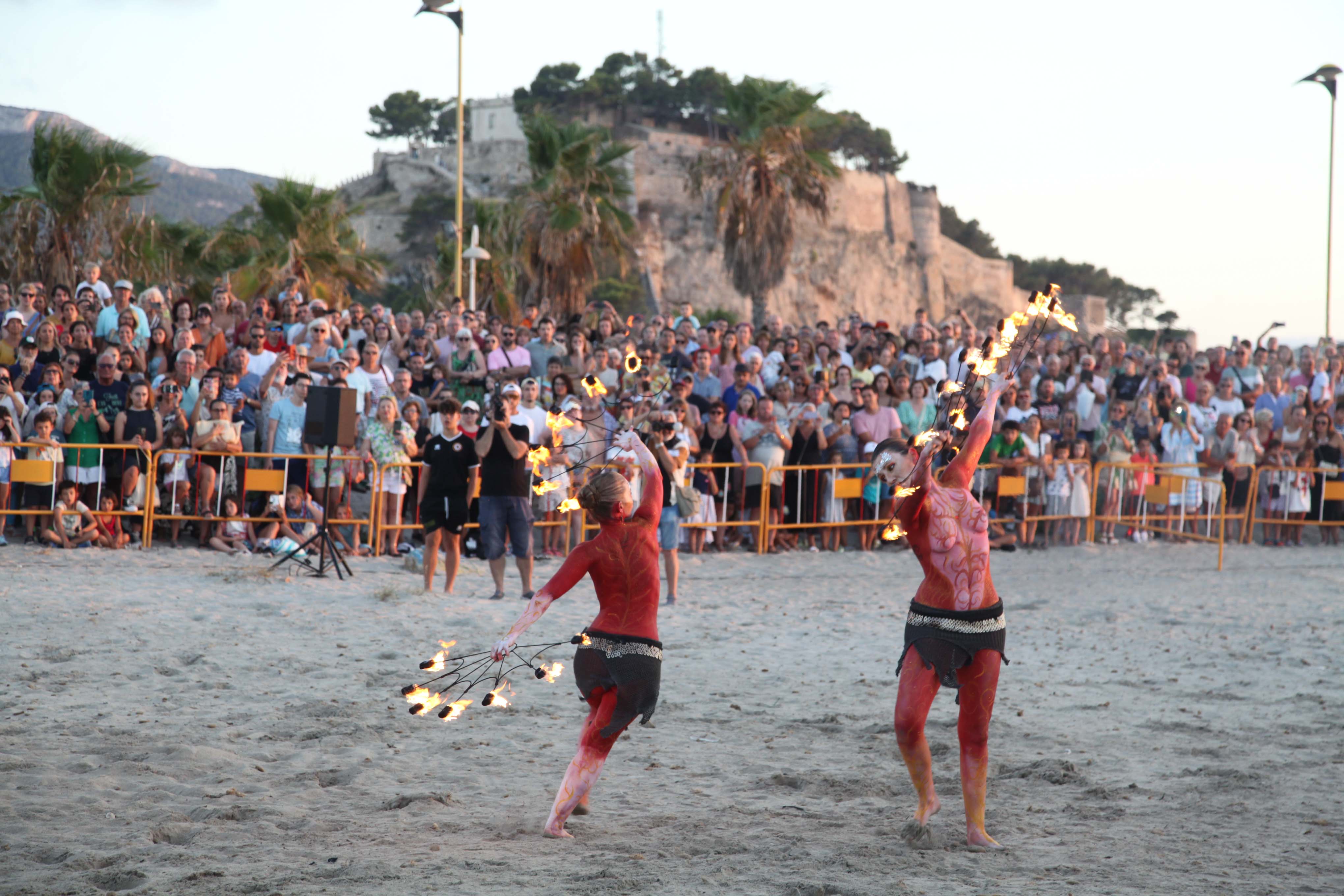 Los Moros y Cristianos desembarcan en Dénia
