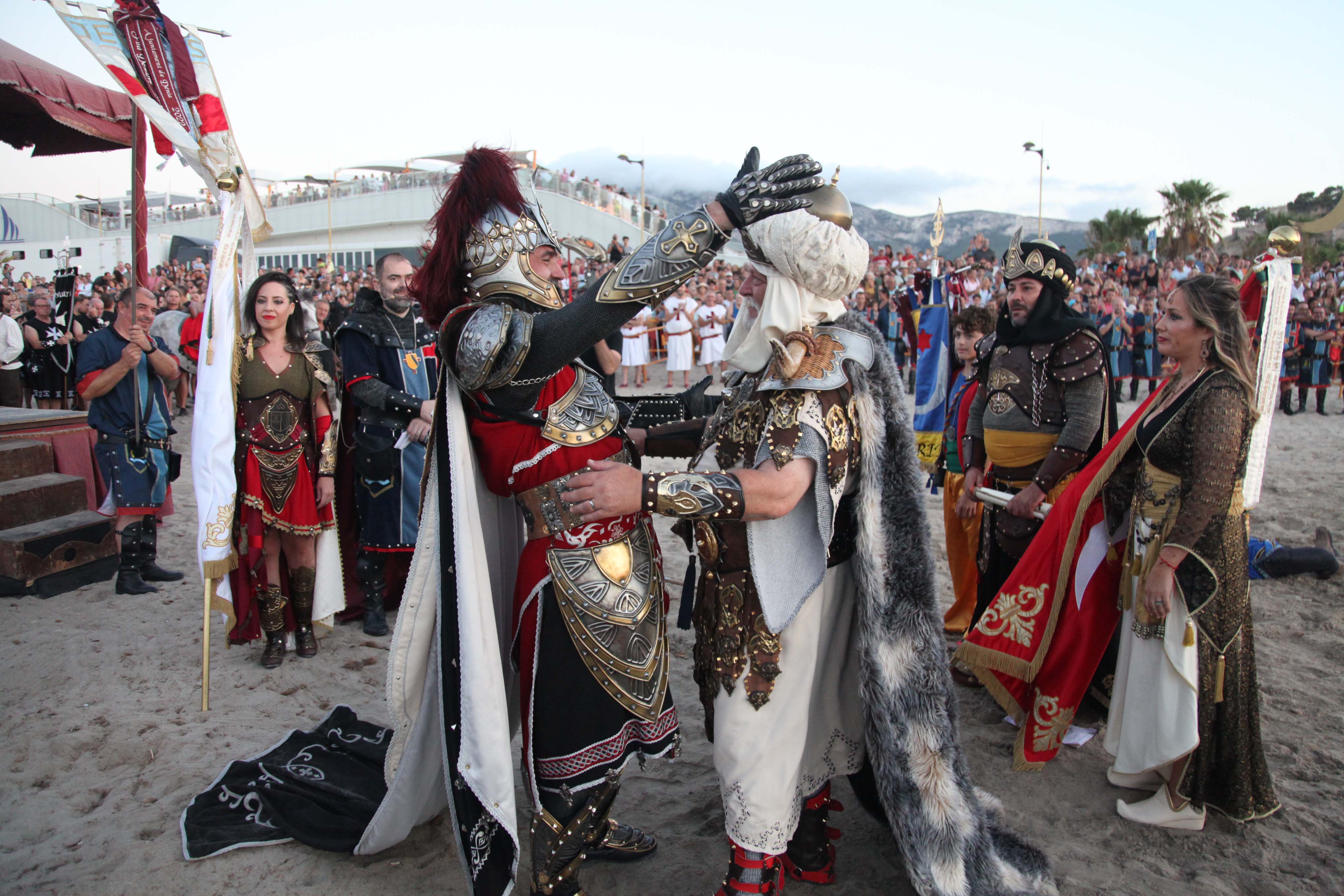 Los Moros y Cristianos desembarcan en Dénia