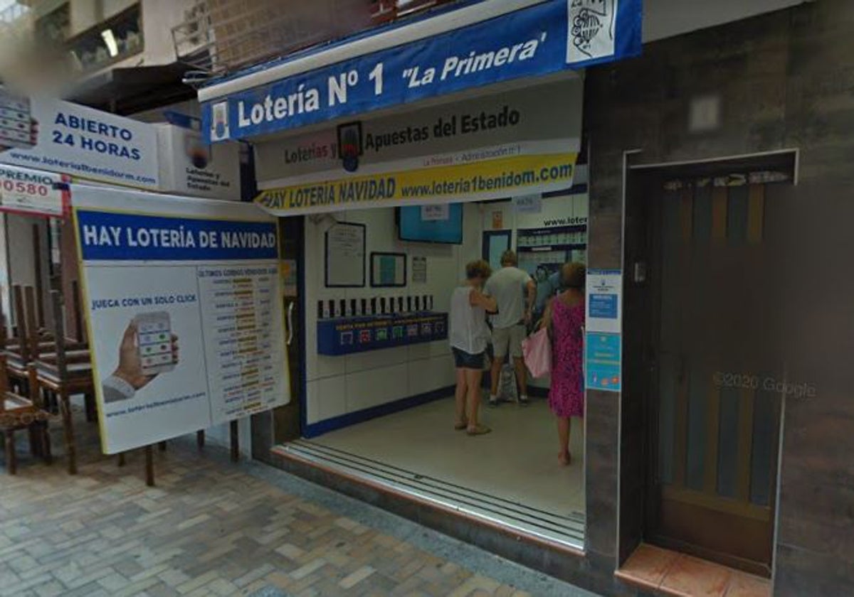 Imagen de una de las administraciones de lotería de Benidorm