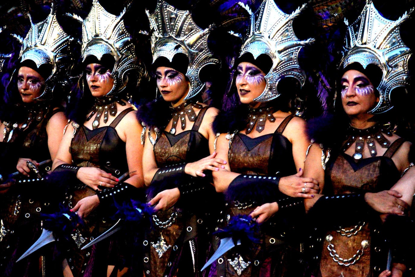 El Desfile de Gala de los Moros y Cristianos llena las calles de Dénia