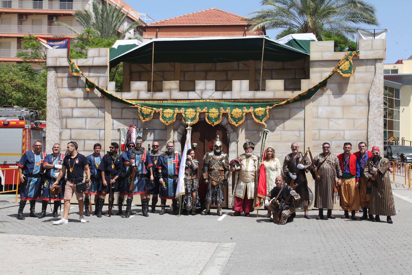 La batalla de arcabucería de los Moros y Cristianos llena Dénia de pólvora