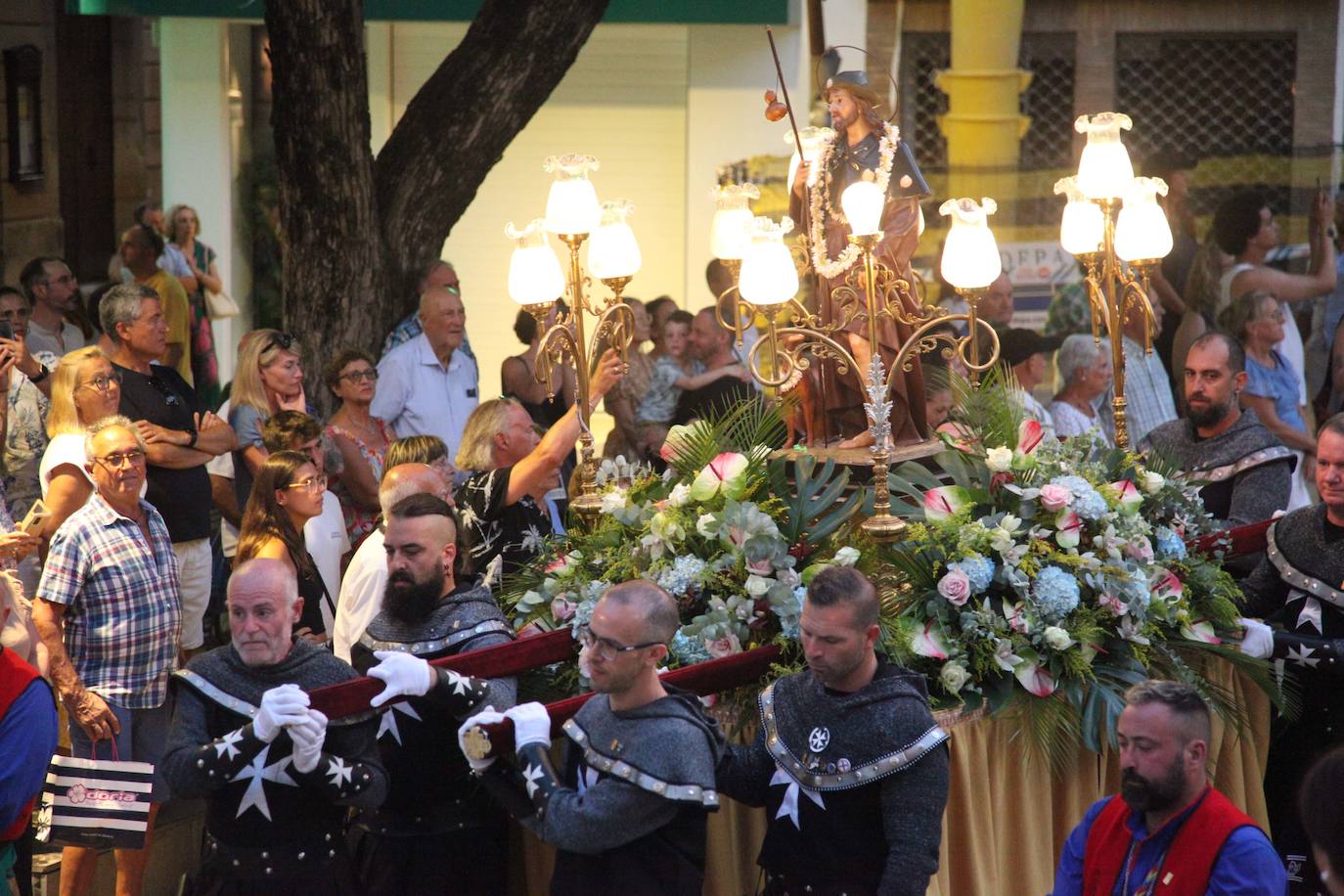 El Milagro de la Niebla y el castillo de fuegos artificiales despiden los Moros y Cristianos de Dénia