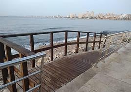 La nueva rampa de la playa de Muchavista en El Campello.