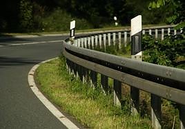 Una curva en una carretera.