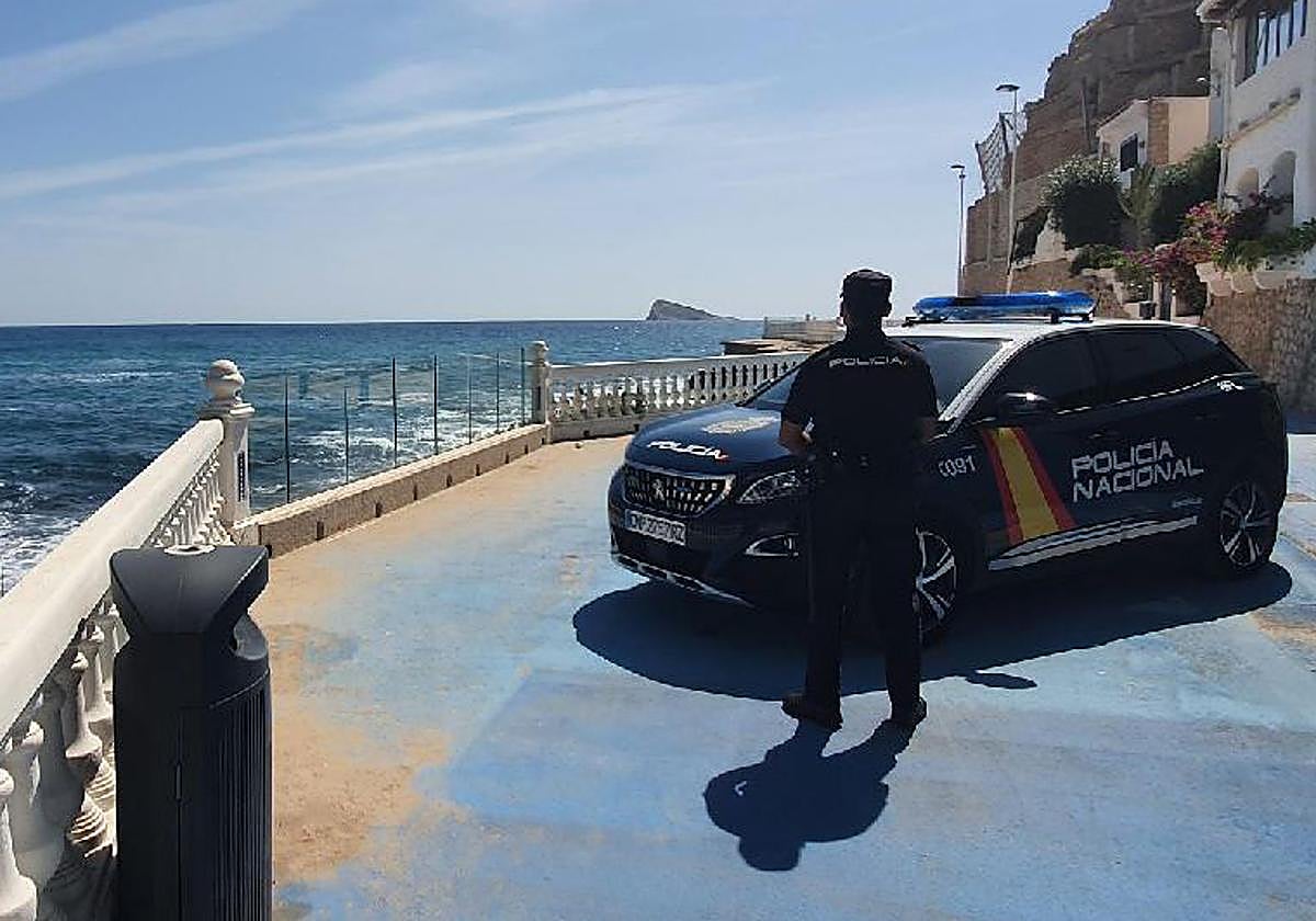 Imagen de un agente de la Policía Nacional en Benidorm