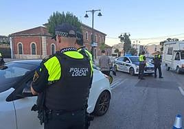 Agentes de la Policía Local en el desempeño de sus tareas