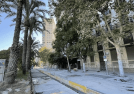 La calle en obras y la calle en una recreación de como quedará.