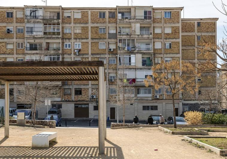 Bloque de viviendas en Colonia Requena.