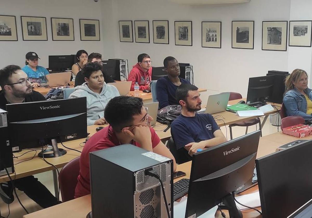 Estudiantes en uno de los cursos de formación de la Cámara de Orihuela.