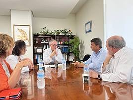 Reunión mantenida por Mazón este viernes con los responsables del hospital.