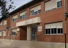 Fachada del CEIP Joaquín María López de Villena.