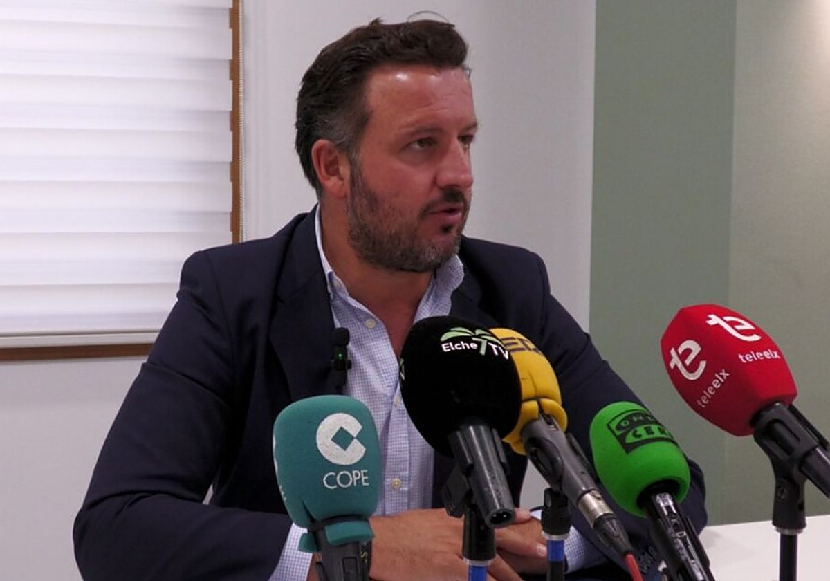 Pablo Ruz, alcalde de Elche, en la rueda de prensa.