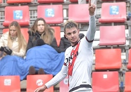 Diego Lorenzo celebra un gol con el filial del Rayo Vallecano